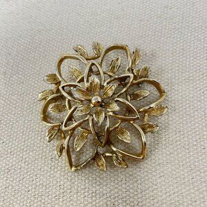 Vintage Sarah Coventry Floral Filigree Brooch Petal-Lure‎ 3D Feminine Gold-Tone